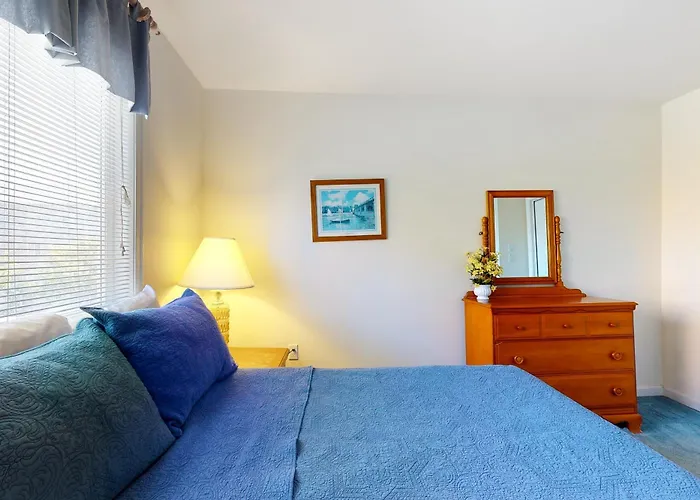 Harbour Towne 204a *